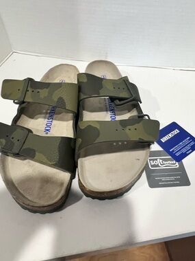 Birkenstock Arizona sandals in the Desert Soil Camo Green Size W9-9.5